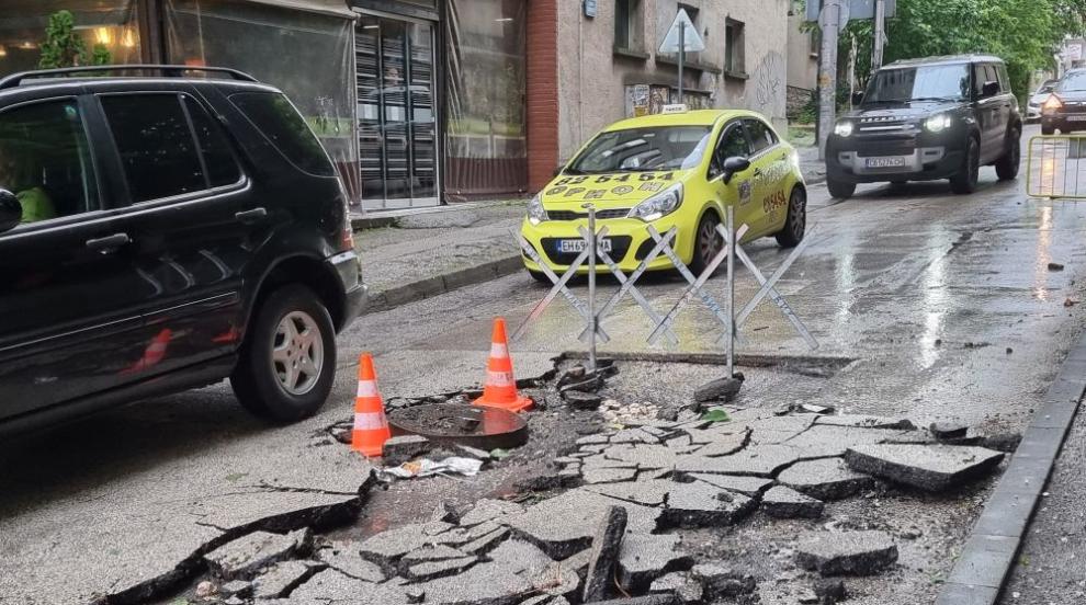 След пороя в Плевенско: Второ денонощие продължава борбата с щетите