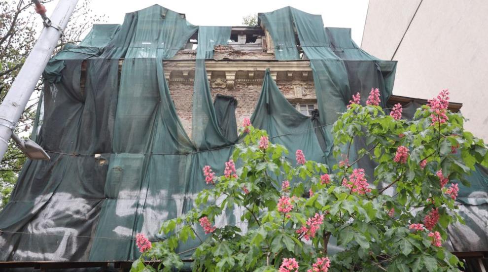 Пожар в изоставената къща на бившия премиер Иван Гешов, обявена за културна ценност (СНИМКИ)