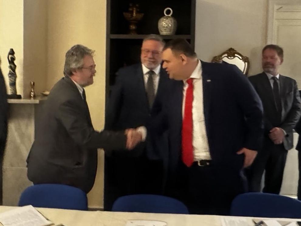  Пеевски посланици 