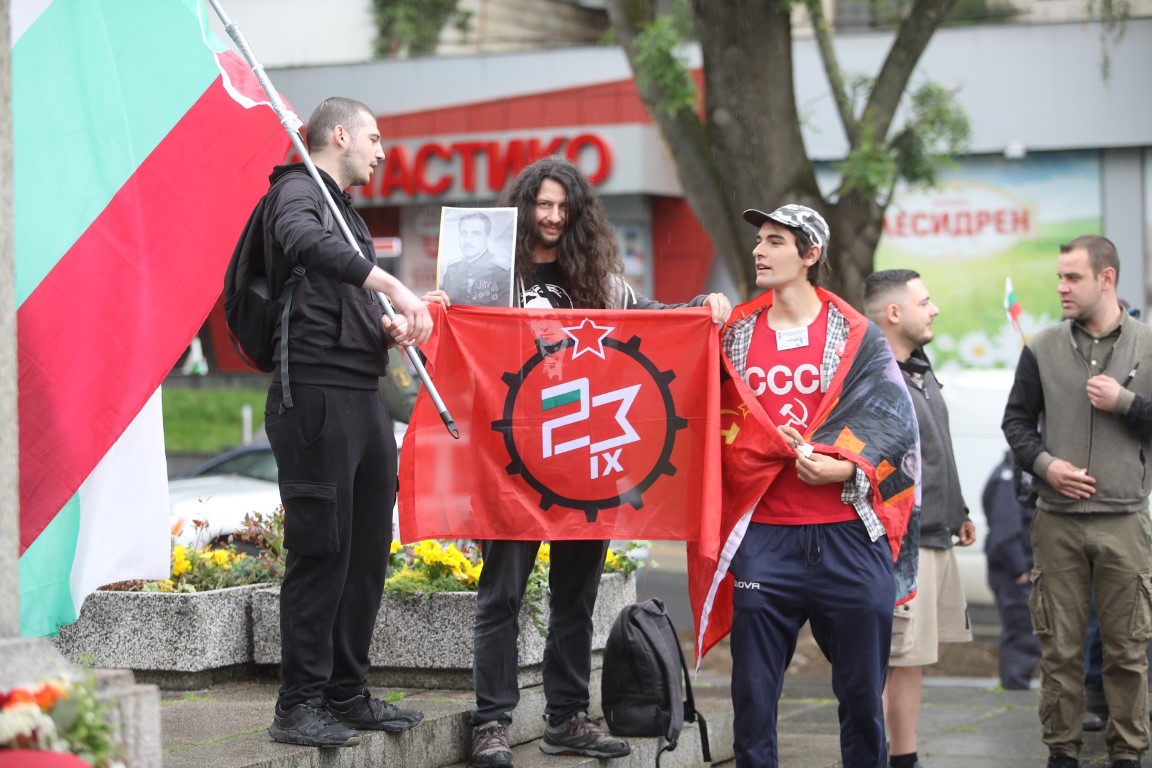 <p>Честване на Деня на победата пред &quot;Паметник на съветския войн - костница на загиналите в Отечествената война&quot;.</p>