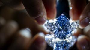 Сините диаманти се считат за един от най редките цветове от