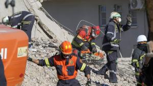 Надеждата за спасяването 44 мата строителни работници затрупани от дни