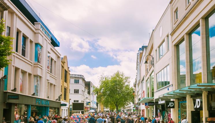 магазин - УДАРИХА ХИКСА: Забраняват заведенията и магазините в блокове