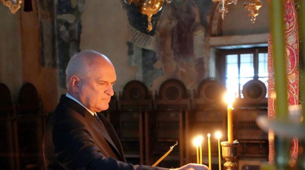 Главчев и ръководената от него делегация се поклониха пред мощите на св. св. Кирил и Методий в Света гора