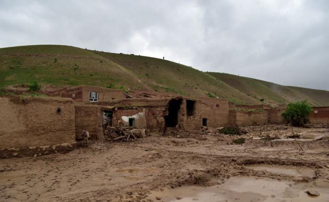 Расте броят на жертвите на наводненията в Афганистан