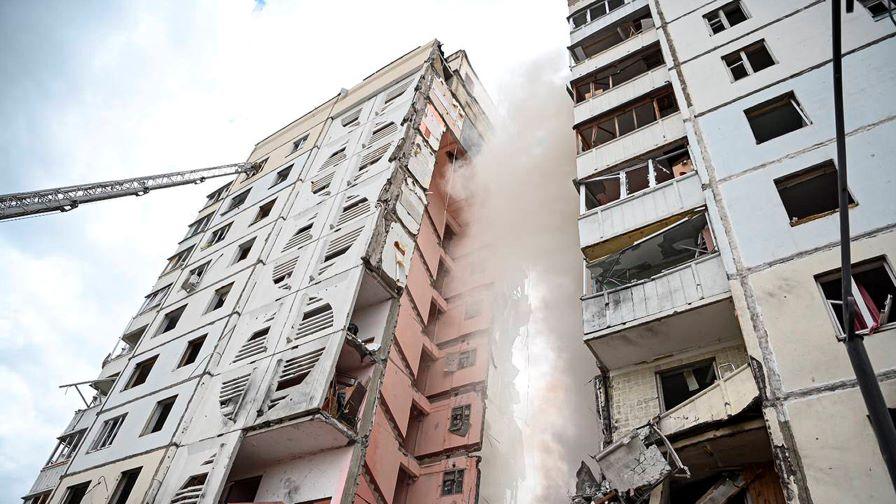 Част от жилищна сграда се срути след украинска атака в Белгород, има жертви и ранени