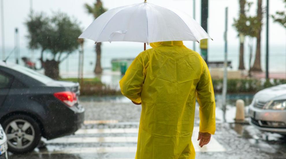 В кои части на страната синоптиците обявиха жълт код за опасни валежи
