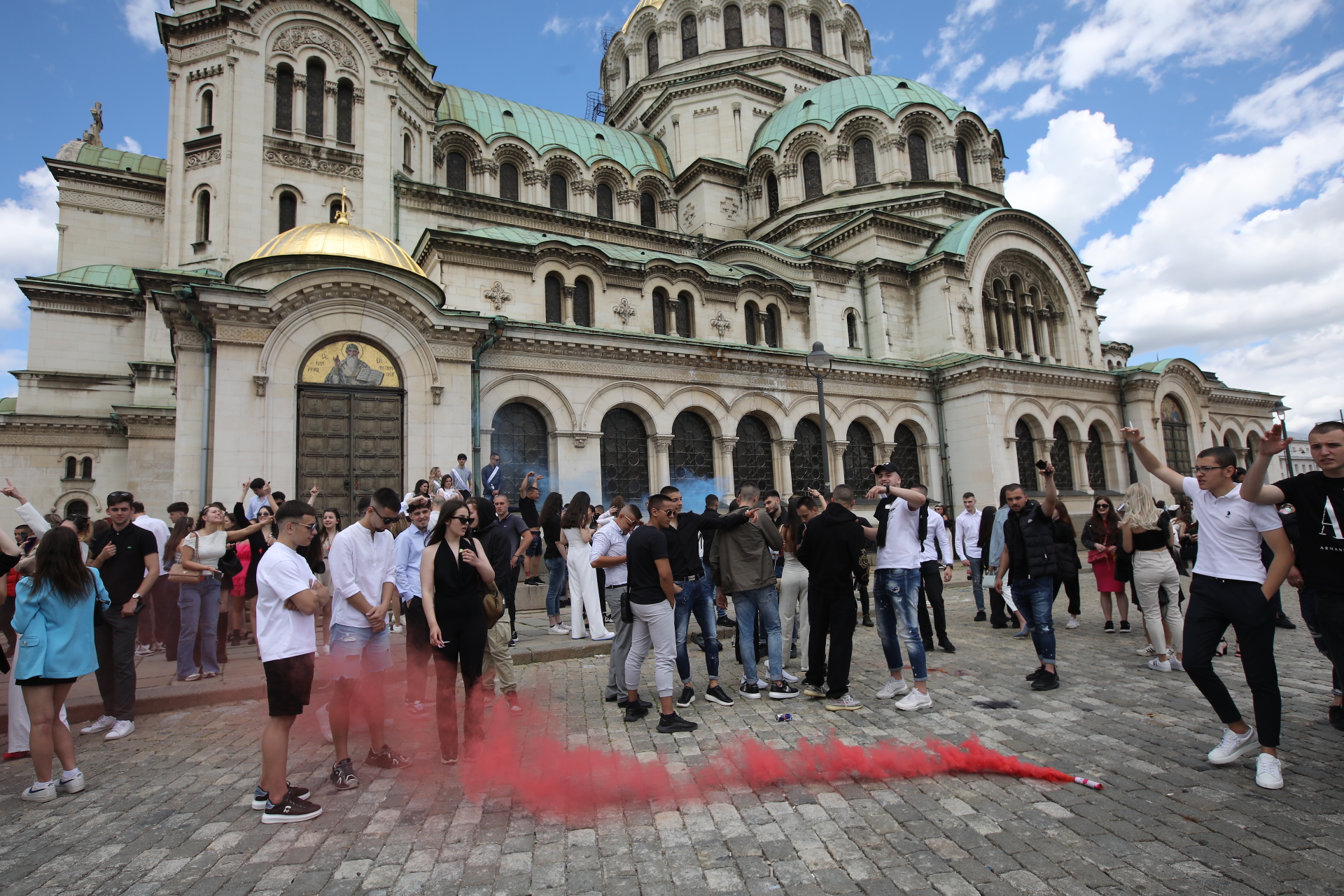 Традицията на абитуриентските балове възниква още след Освобождението на България