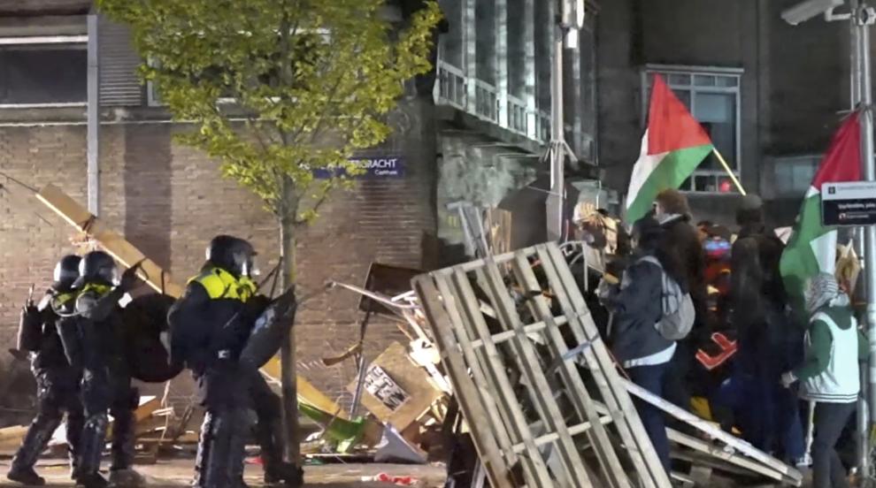 Пропалестински протестиращи окупираха университети в Нидерландия