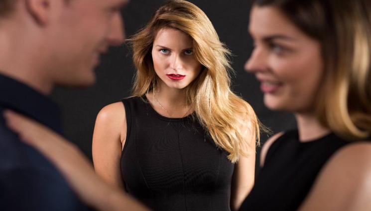 ревност - ЗАБРАНЕНА ЛЮБОВ ПО ХОЛИВУДСКИ: Майката открадна гаджето на щерката, тя ѝ го върна тъпкано! (СНИМКИ)