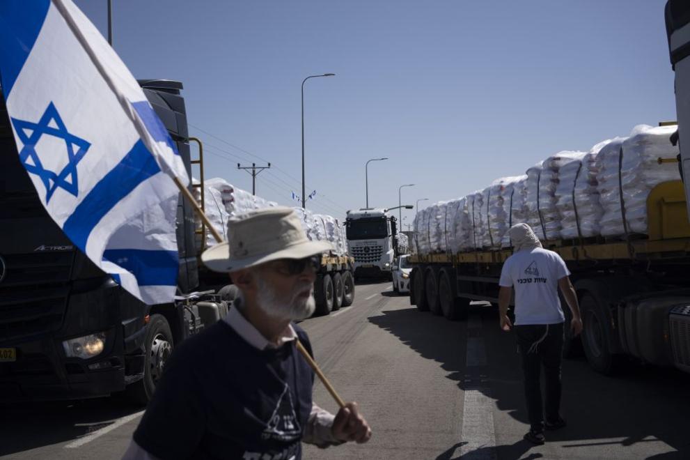 Протестиращи израелци блокираха камиони с помощи за Газа, като разхвърляха