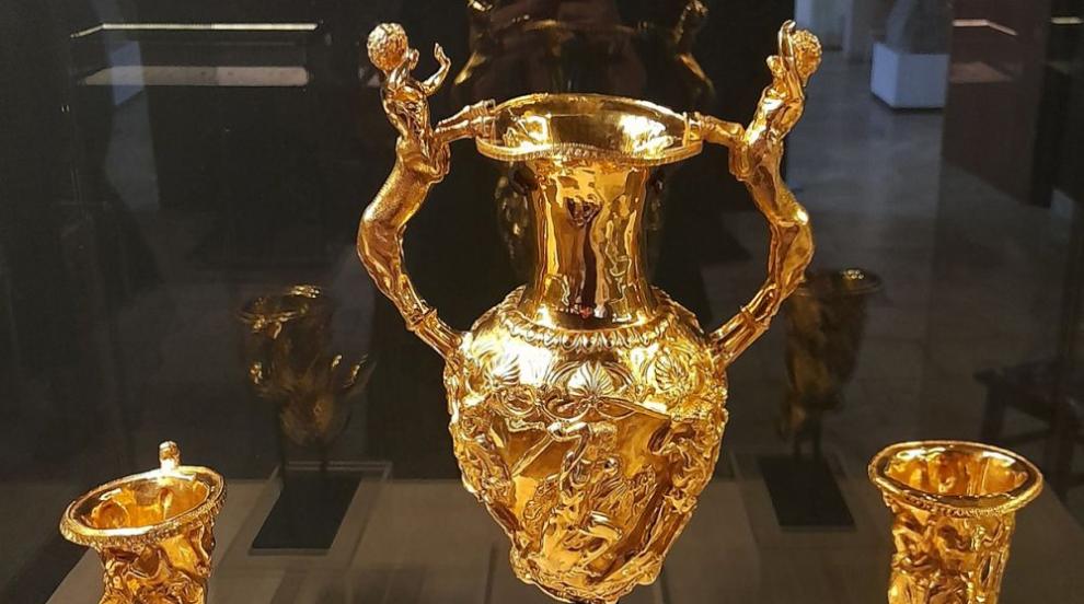 Изящество и чисто 23-каратово злато: Вижте копието на Панагюрското златно съкровище (СНИМКИ)