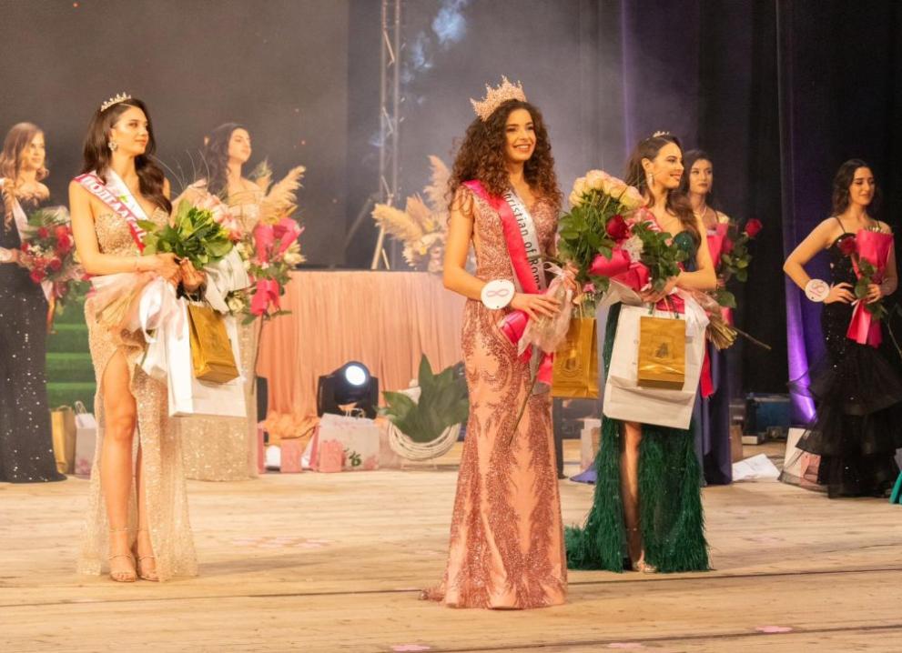 Царица роза