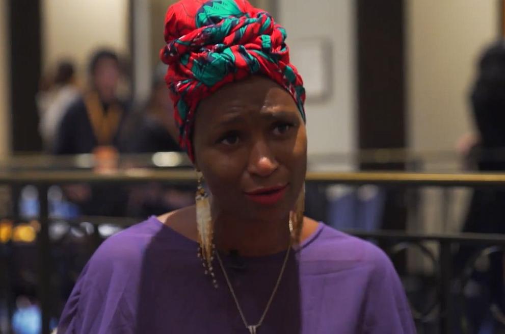 Кралица Титини е моден дизайнер от Гвинея, която работи на