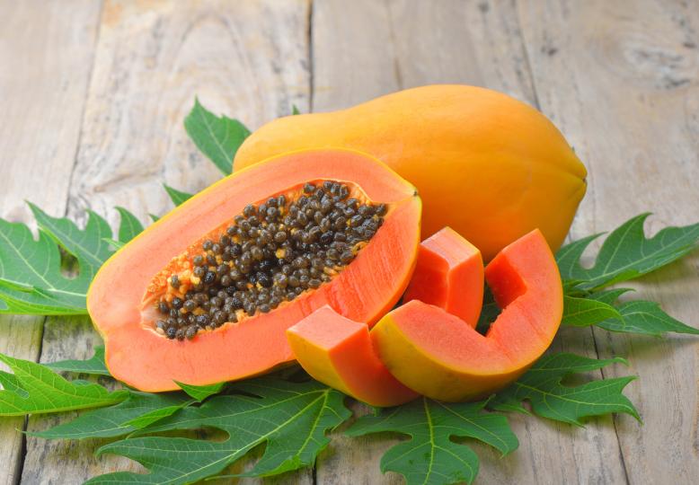 <p><strong>Папая</strong></p>

<p>Папаята е тропически плод, богат на храносмилателни ензими като папаин. Тези ензими помагат на тялото ви да разгради храната и да прочисти червата ви. Папаята е не само вкусна, но и подпомага храносмилането и детоксикацията.<br />
&nbsp;</p>