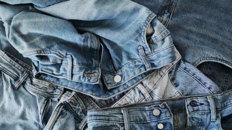 МОДНО БИЖУ: Напикани дънки, станаха страшен хит сред тийнейджърите! (СНИМКИ)