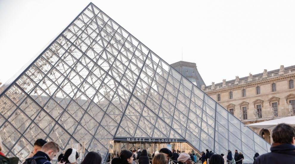 „Поръчителят може да е чужденец“: Шокиращи разкрития за дръзкия обир в Лувъра