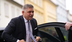 Словакия проверява дали атентаторът срещу Фицо е бил единак
