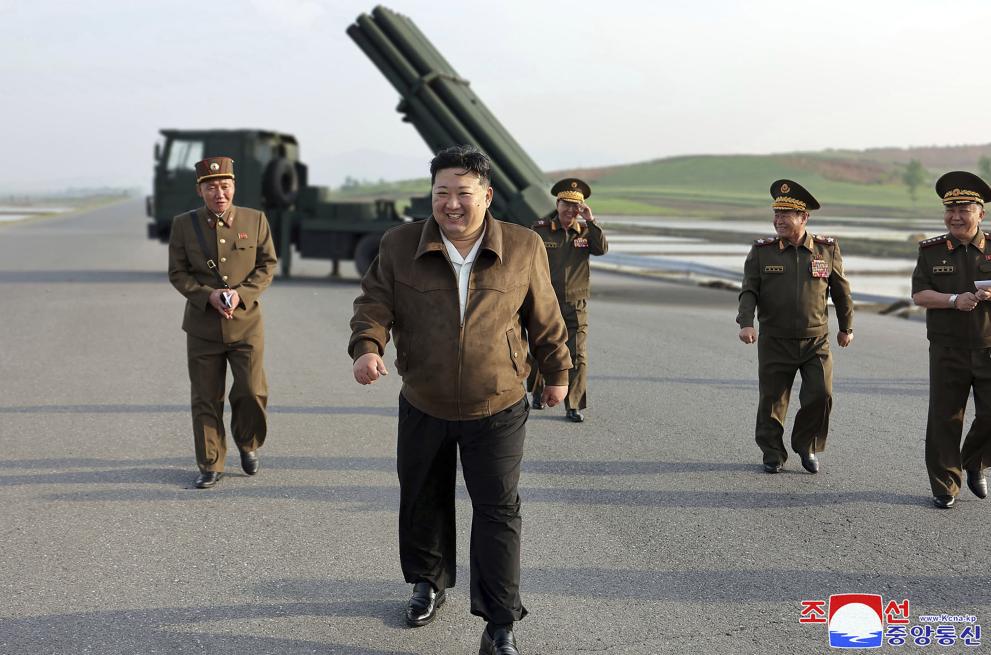 Северна Корея изстреля множество ракети с малък обсег от източния