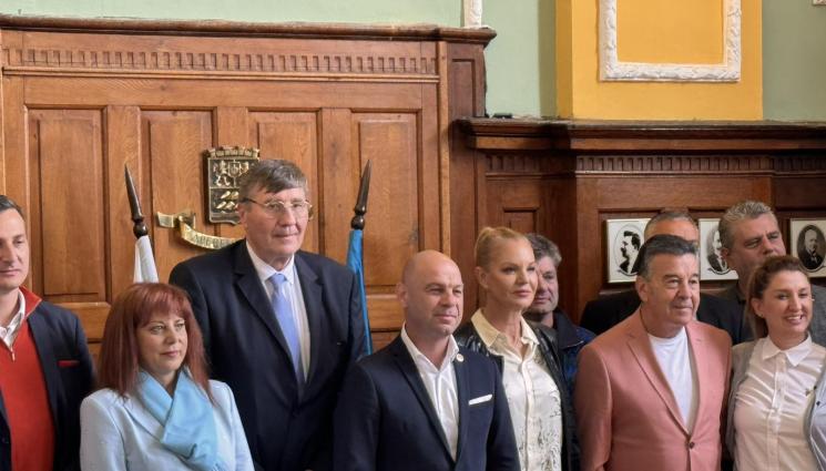 Стефка Костадинова - Костадинова и Глушков посрещнаха Деня на спорта в Пловдив