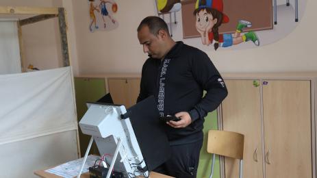 гласуване избори бюлетина бюлетини