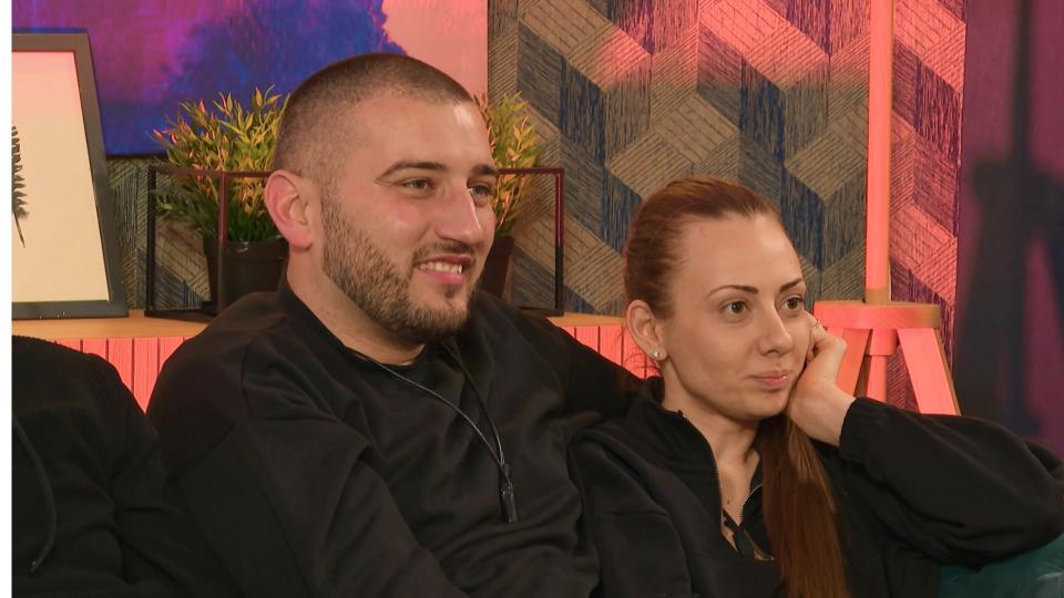 ГАЛЕНА: Здравейте, ние сме Галена. ПЕТЪР: И Петър. ГАЛЕНА: От