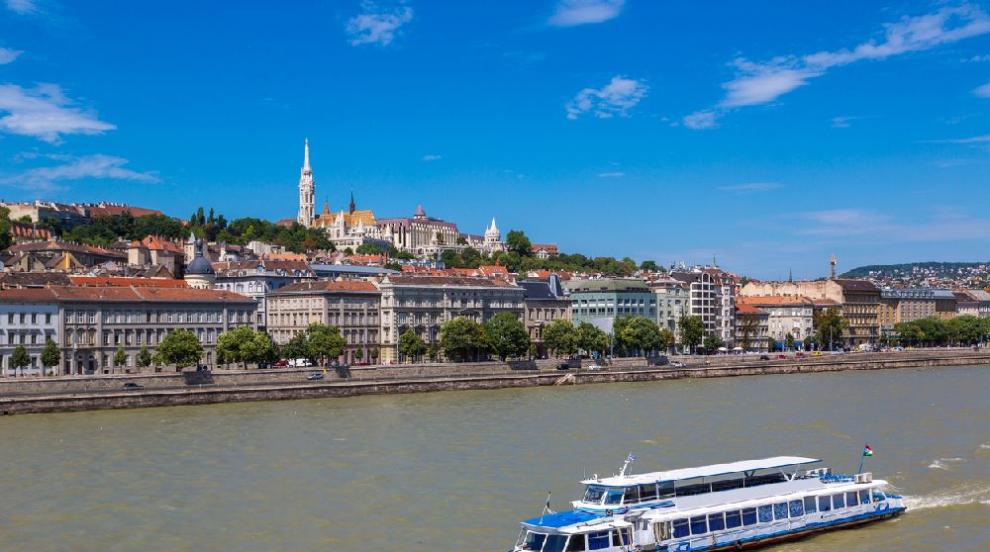 Инцидент в река Дунав: Двама загинали и няколко изчезнали след сблъсък на лодка с кораб край Будапеща