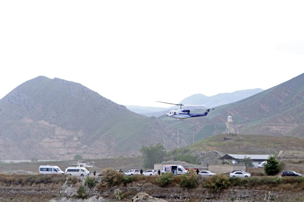 Хеликоптерът на Ебрахам Раиси, който отлита след като Раиси и президентът на Азербайджан Илхам Алиев откриха язовирна стена по-рано днес на границата на двете им страни