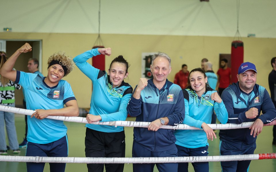 България с три боксьорки на олимпийската квалификация в Банкок