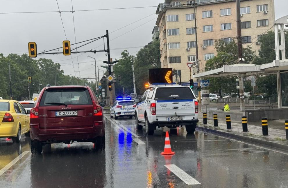 Катастрофа на Орлов мост в София затруднява движението.БГНЕС Образувало се