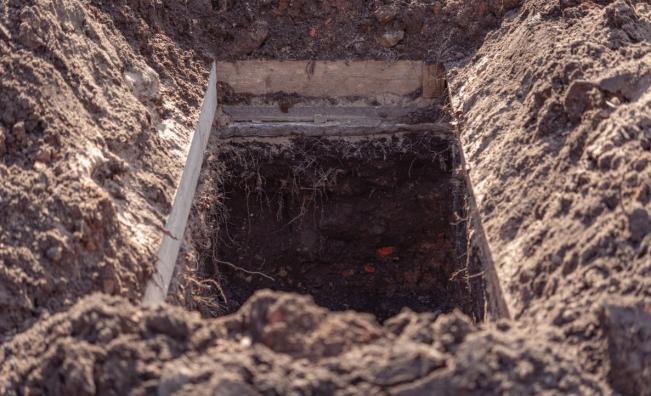 <p>Ексхумират 150 гроба на починали от COVID-19 заради забавено разлагане в&nbsp;Кавала</p>