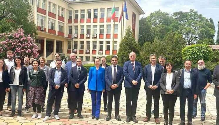 учените в проекта SafeFood4EU в Пловдив - Агро Телеграф: Ядем заместители на мляко, месо и яйца до 10 г.