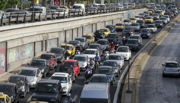 трафик - ЗАПОЧВА ГОЛЯМОТО ПЪТУВАНЕ: Близо 200 000 автомобила напускат София!