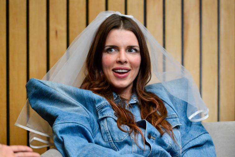 джулия фокс