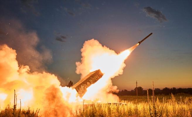 Украински ракети удариха петролно съоръжение в контролиран от Русия град