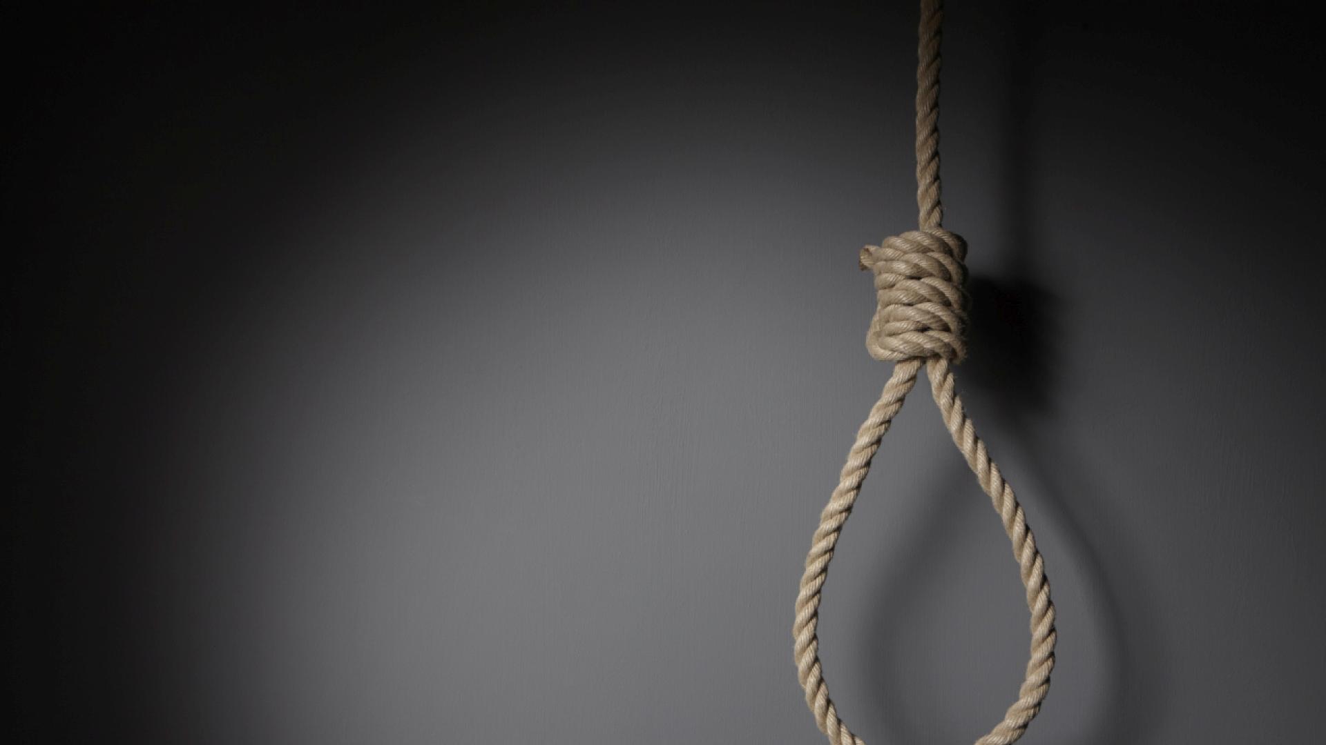 Трима души бяха екзекутирани днес в Иран след като бяха