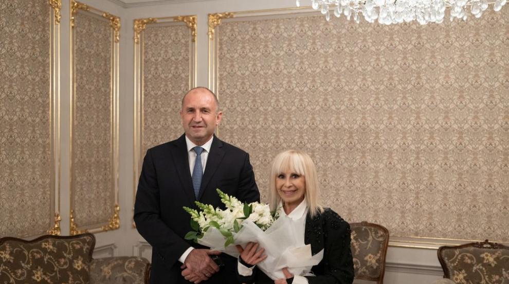 Държавният глава удостои с Почетния знак на президента Лили Иванова (СНИМКИ)