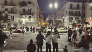 Женски затвор близо до Неапол беше евакуиран днес заради земетресението с