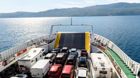 Имайте едно на ум: ограничения за електромобилите на гръцките фериботи