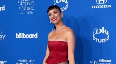 Katy Perry сигнализира за музикално завръщане
