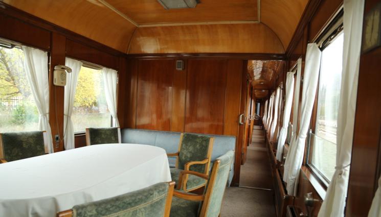 ретро влак - ПУФ-ПАФ: Пускат парен локомотив и царски вагони за Деня на детето