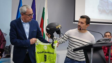 Алберт Попов НСА каска дарение