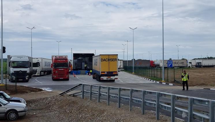 камион - Румънски новобранци блокираха границата!