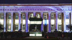 Светлинно шоу с българските букви на фасадата на Националната библиотека (СНИМКИ/ВИДЕО)