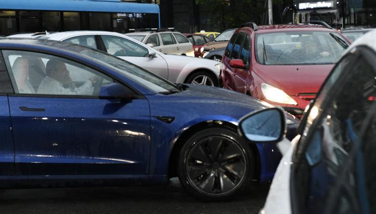 буря - СЛЕД ГРАДУШКАТА: Валят щети за счупени стъкла