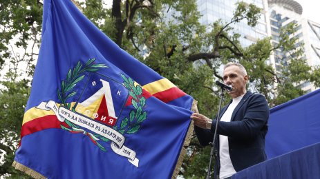 Левски поднесе цветя на Могилката