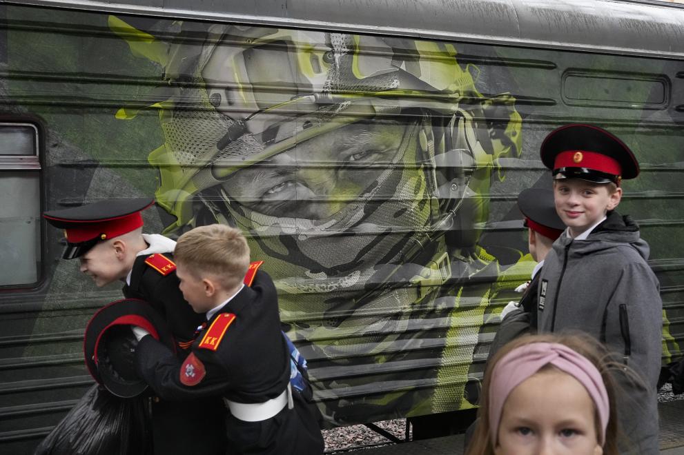 В руските училища отново се провежда военно обучение след нахлуването