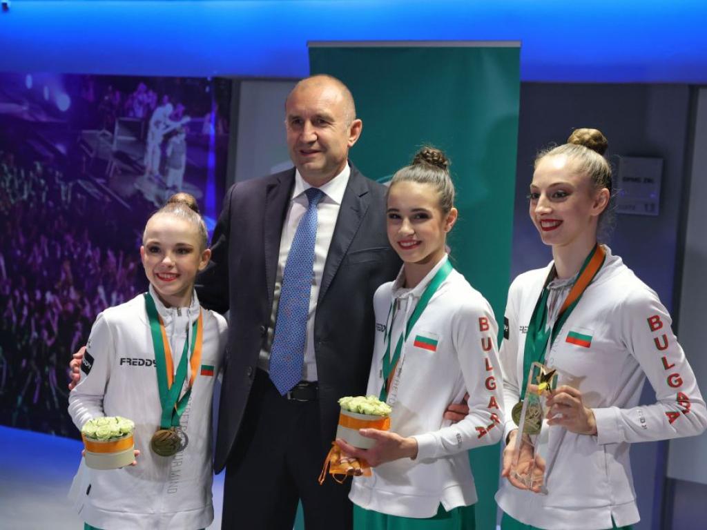 Президентът Румен Радев връчи медалите на гимнастичките ни Боряна Калейн