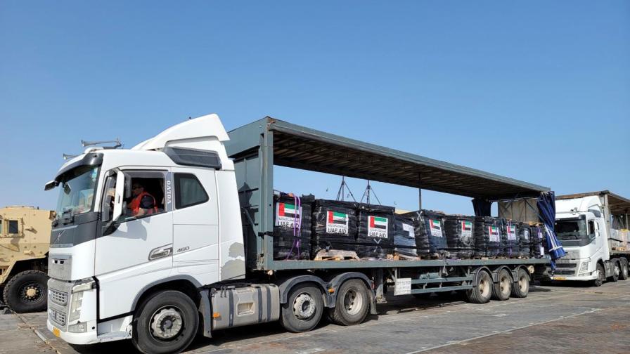 <p>Камиони с хуманитарна помощ започнаха да преминават в Газа&nbsp;&nbsp;</p>