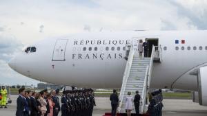 Президентът Еманюел Макрон днес пристигна в Германия на първото държавно